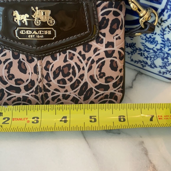 Coach wristlet - Picture 8 of 9